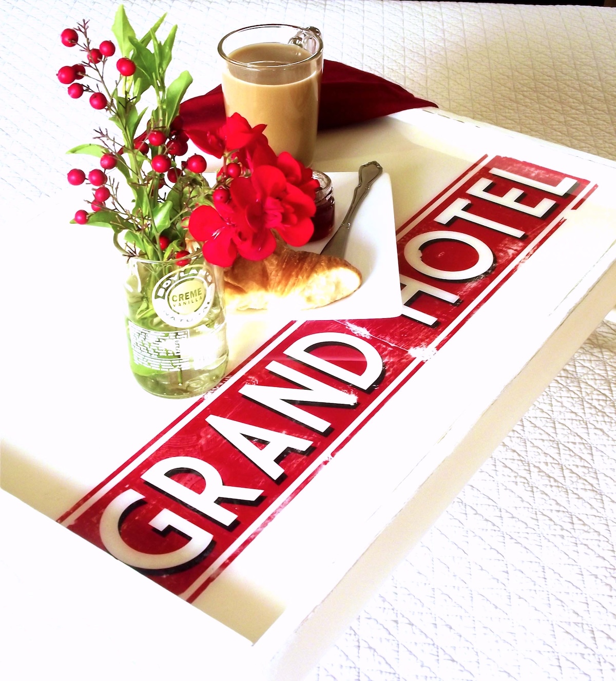 breakfast in bed tray diy