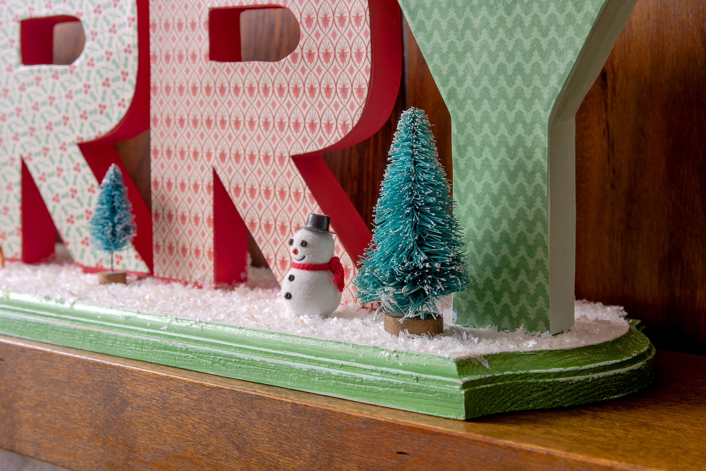 DIY Merry Christmas mantel decor