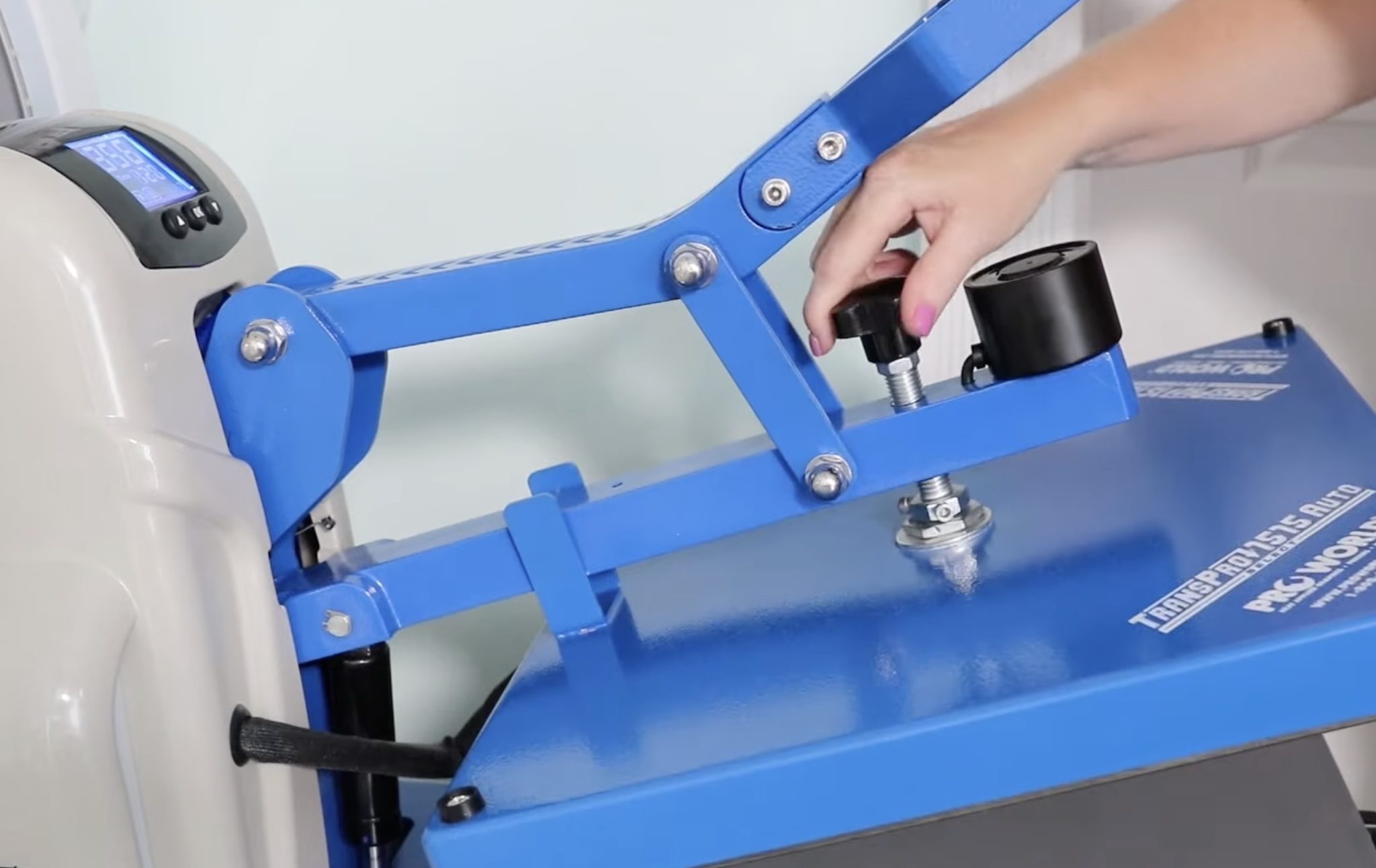 Pressure knob on different heat press.