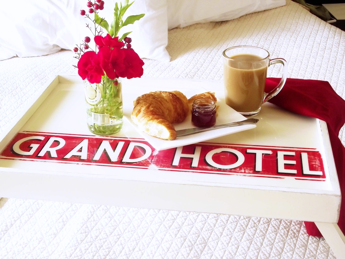 DIY Breakfast in Bed Tray for Cozy Mornings at Home